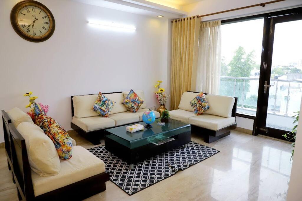 Fortune Service 3bhk,j-215 Saket Appartement
